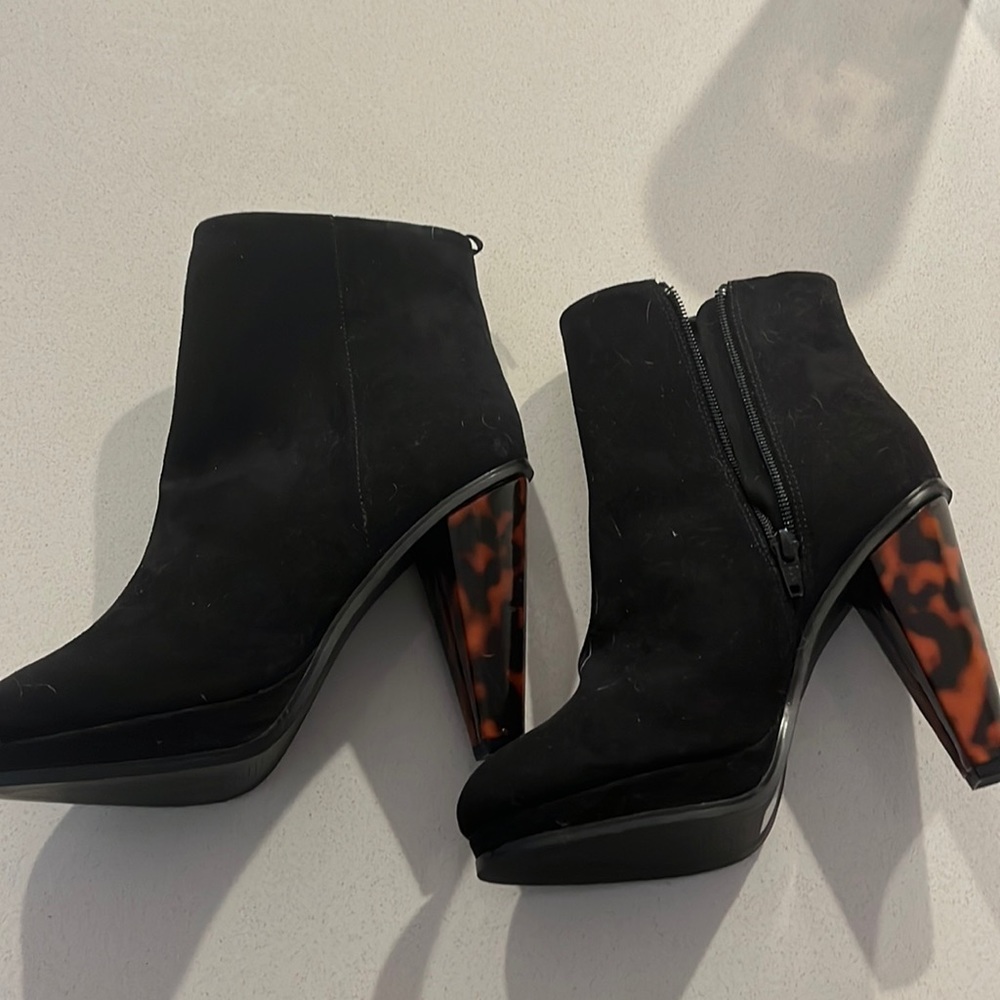 Tortoise shell heel ankle boots